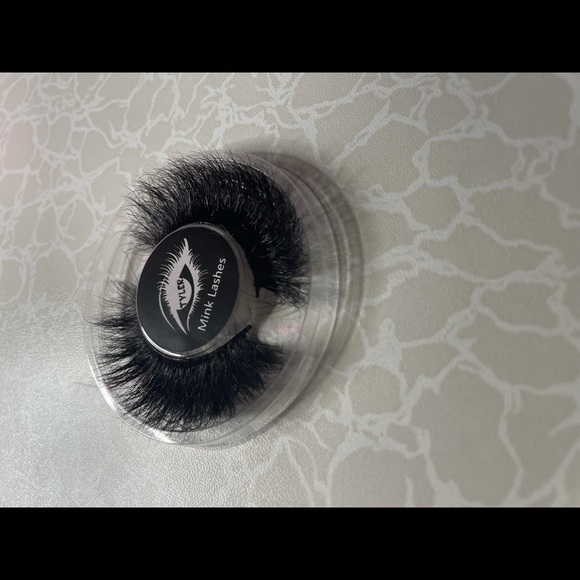 Tyler Eyez Mink Eyelashes “Extra Extra “ - Picture 11 of 14